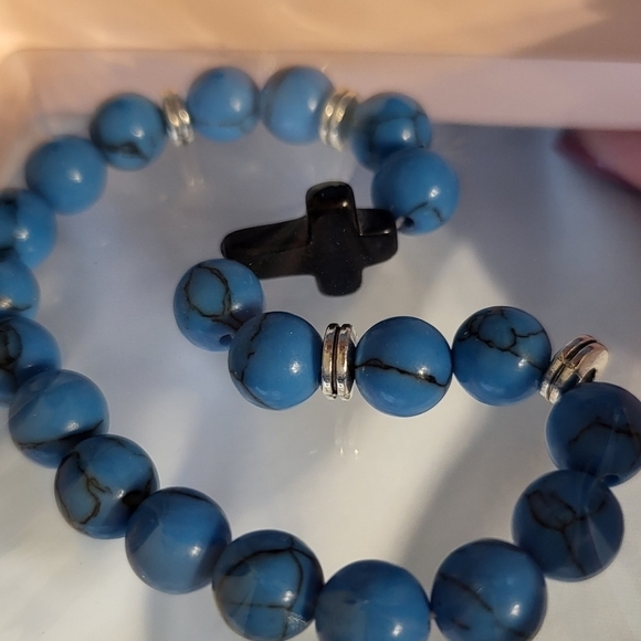 New in box Blue Beads Bracelet Cross - Picture 3 of 3